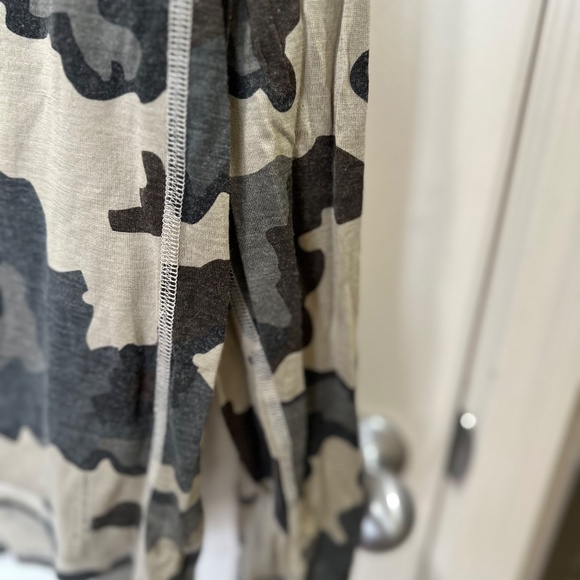 Kuiu Gear Lightweight Summer Hunt - Picture 9 of 15